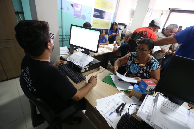 Feirantes do mercado do Distrito Industrial e mercado do Curuçambá para entrada no recebimento do auxilio feirantes Ananin
