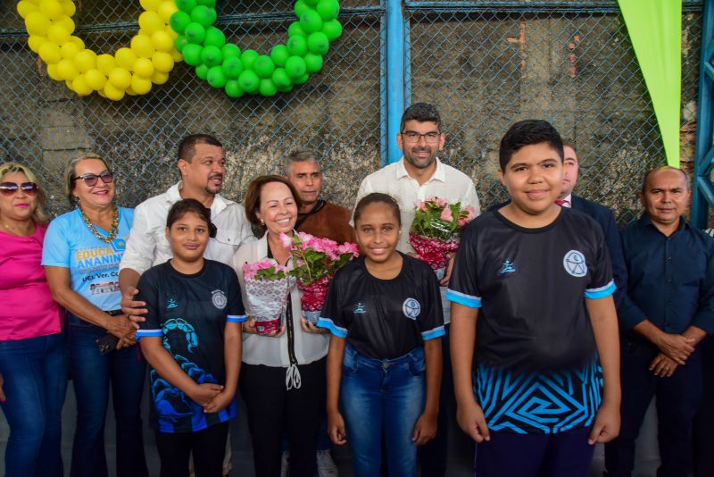 Entrega da quadra coberta da escola Cândida Santos de Souza e abertura dos jogos no Distrito Industrial