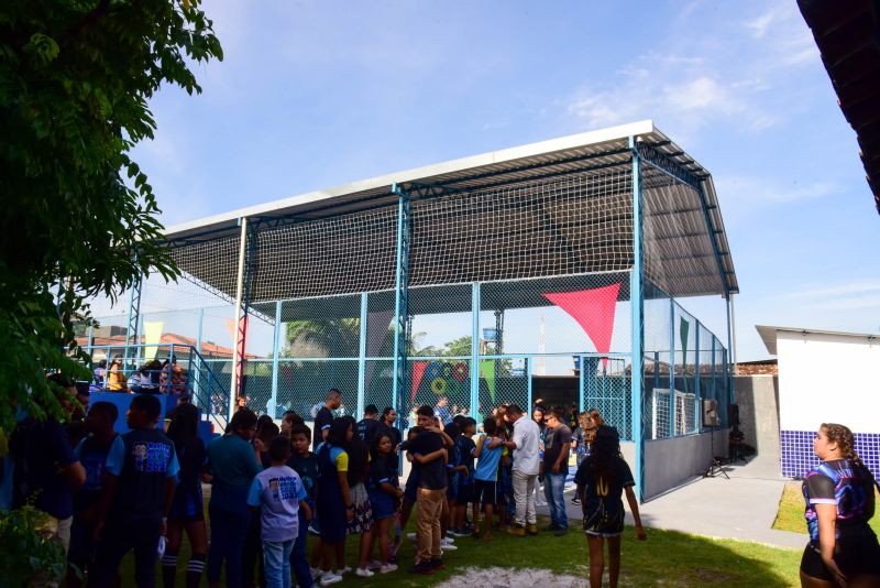 Entrega da quadra coberta da escola Cândida Santos de Souza e abertura dos jogos no Distrito Industrial