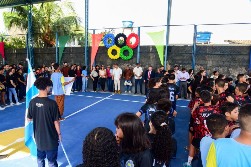 Entrega da quadra coberta da escola Cândida Santos de Souza e abertura dos jogos no Distrito Industrial