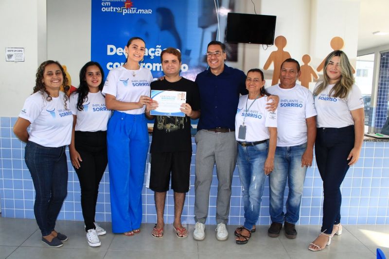 Entrega dos certificados dos pacientes atendidos no Programa Implante um Sorriso na unidade Paulo Frota