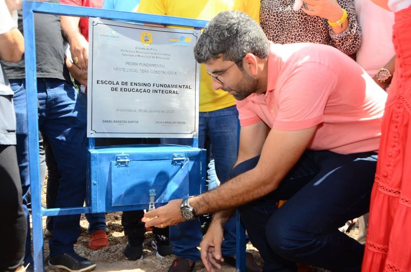 Assinatura de ordem serviço para construção 1ª Escola do Município que funcionará em tempo Integral EMEF Parque Eco Escola