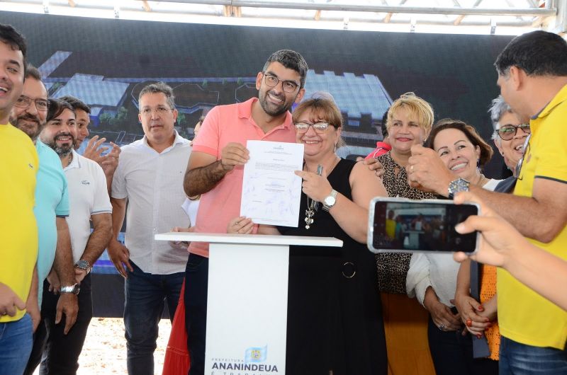 Assinatura de ordem serviço para construção 1ª Escola do Município que funcionará em tempo Integral EMEF Parque Eco Escola