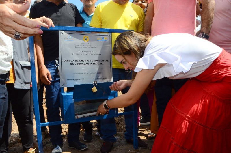 Assinatura de ordem serviço para construção 1ª Escola do Município que funcionará em tempo Integral EMEF Parque Eco Escola