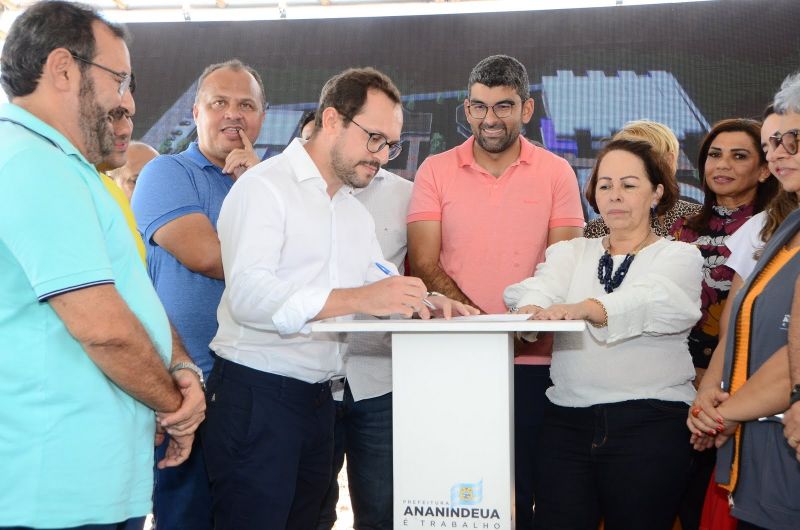 Assinatura de ordem serviço para construção 1ª Escola do Município que funcionará em tempo Integral EMEF Parque Eco Escola