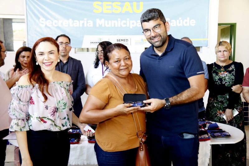 Entrega de Óculos para pacientes atendidos no Programa Prefeitura em Movimento na Comunidade Pedreirinha no bairro da Guanabara