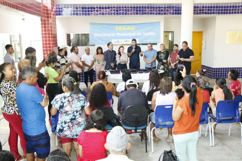 Entrega de Óculos para pacientes atendidos no Programa Prefeitura em Movimento na Comunidade Pedreirinha no bairro da Guanabara