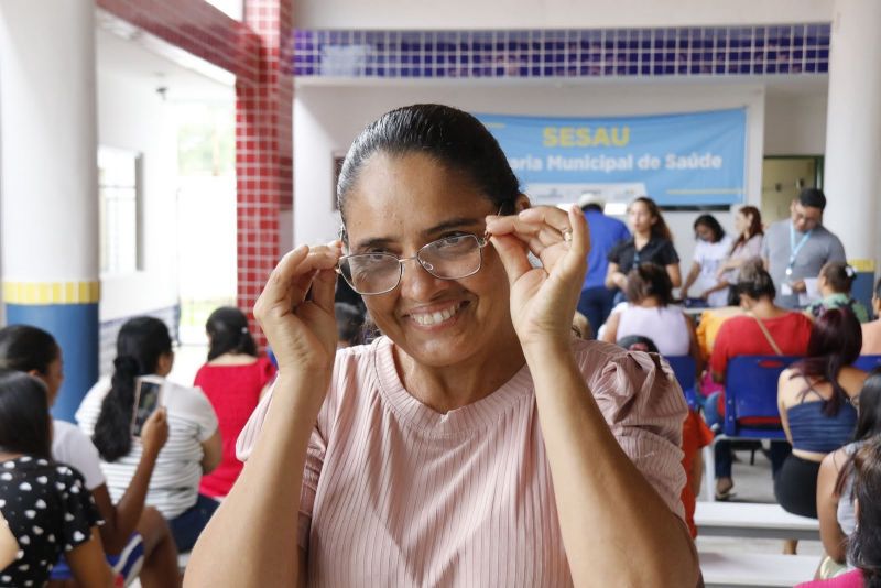 Entrega de Óculos para pacientes atendidos no Programa Prefeitura em Movimento na Comunidade Pedreirinha no bairro da Guanabara