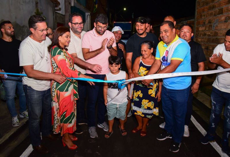 Inauguração de ruas asfaltadas alamedas Tapajós, São Luiz e Vitória no bairro do Atalaia