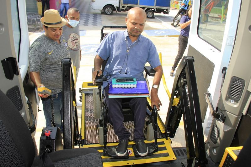 Entrega do Veiculo para Transportar Pacientes em Tratamento de Hemodiálise no bairro Coqueiro