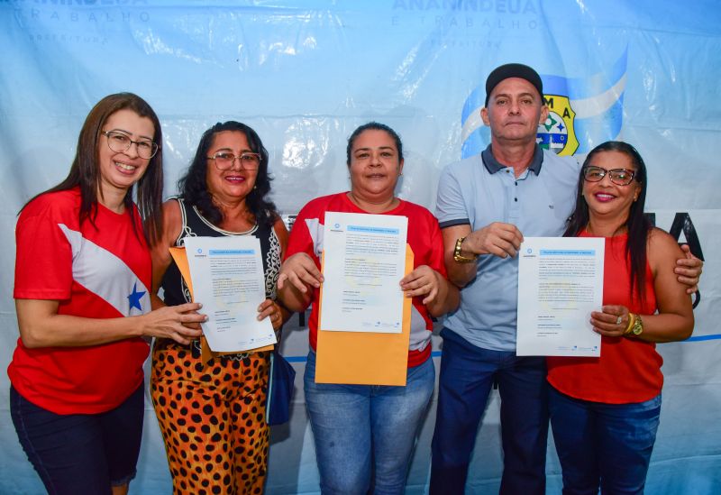 Entrega de Títulos de Propriedade na Comunidade Novo Horizonte no Bairro Levilândia