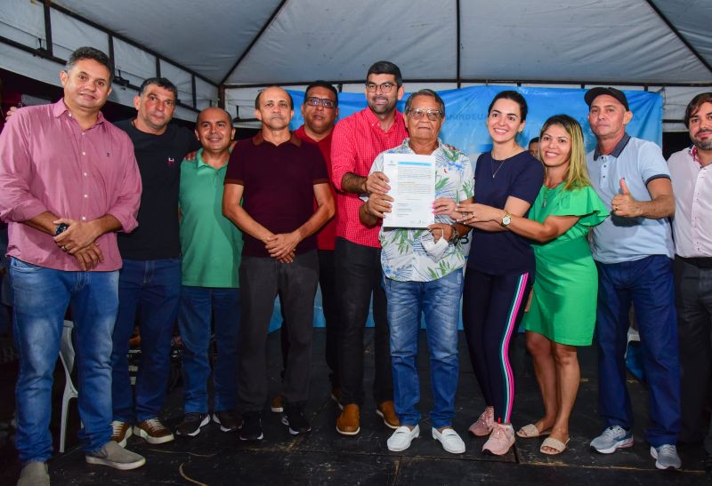 Entrega de Títulos de Propriedade na Comunidade Novo Horizonte no Bairro Levilândia