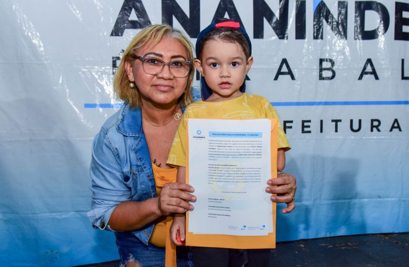 Entrega de Títulos de Propriedade na Comunidade Novo Horizonte no Bairro Levilândia