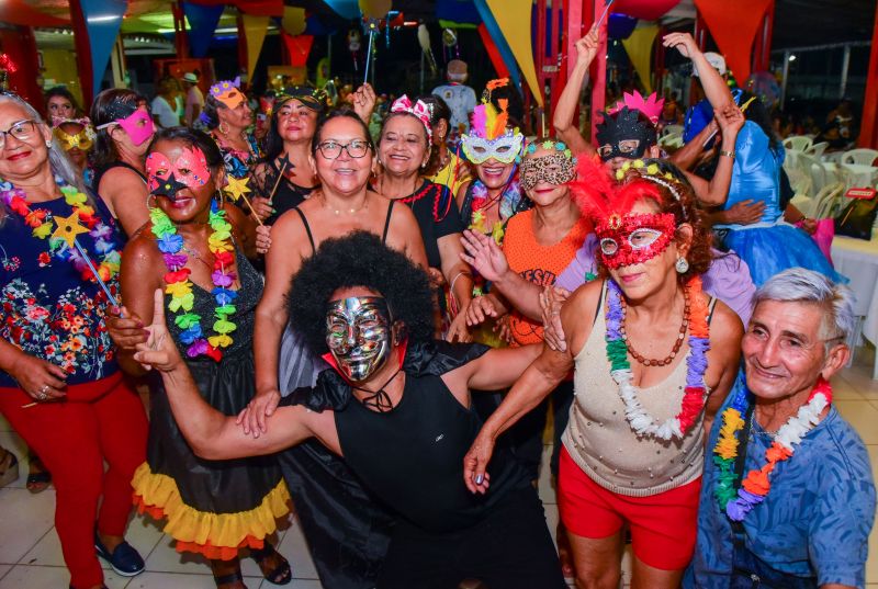 Baile de Máscaras da Melhor Idade no clube Asbep