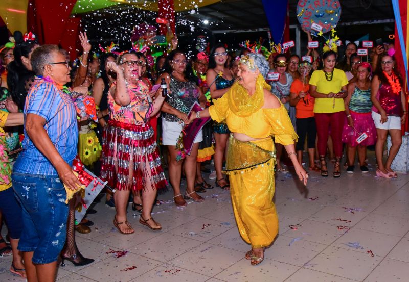 Baile de Máscaras da Melhor Idade no clube Asbep