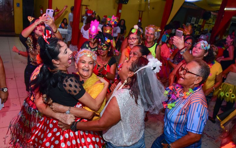 Baile de Máscaras da Melhor Idade no clube Asbep