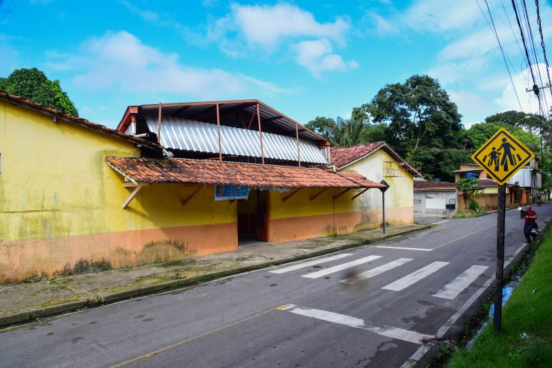 Assinatura de Ordem de serviço para reforma da EMEF Amélia Reis Freitas, no bairro Centro