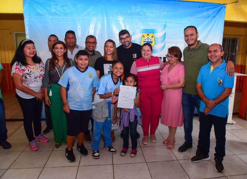 Assinatura de Ordem de serviço para reforma da EMEF Amélia Reis Freitas, no bairro Centro