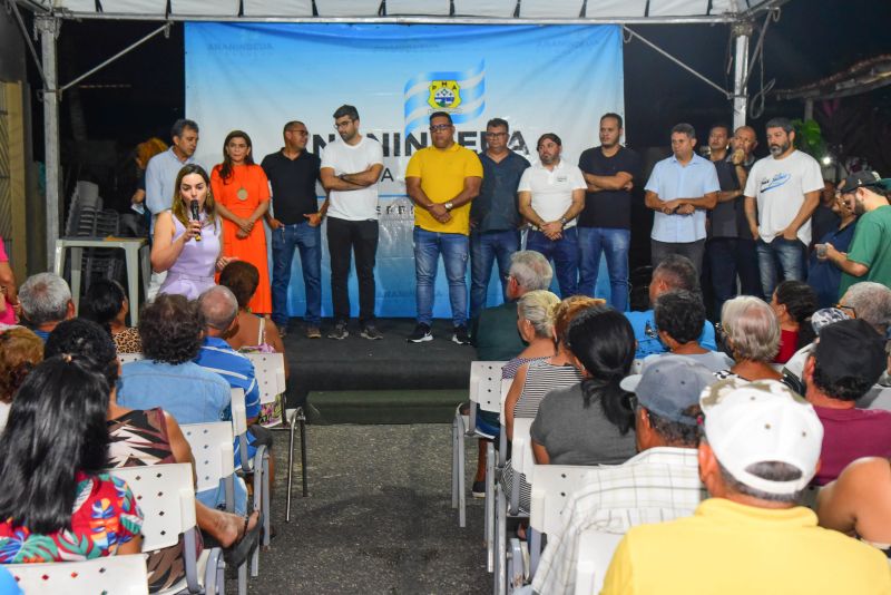 Entrega de Títulos de Propriedade no Conjunto Antônio Queiroz no Bairro do 40 Horas