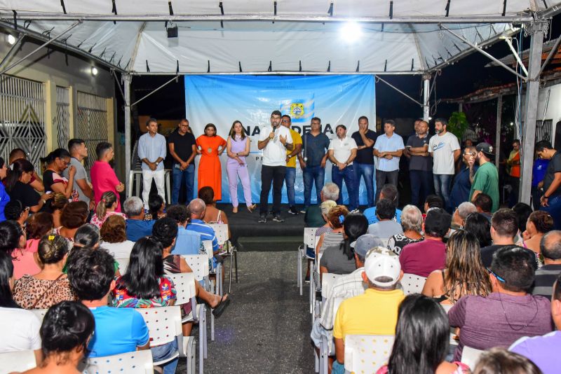 Entrega de Títulos de Propriedade no Conjunto Antônio Queiroz no Bairro do 40 Horas