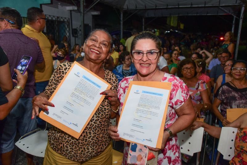 Entrega de Títulos de Propriedade no Conjunto Antônio Queiroz no Bairro do 40 Horas