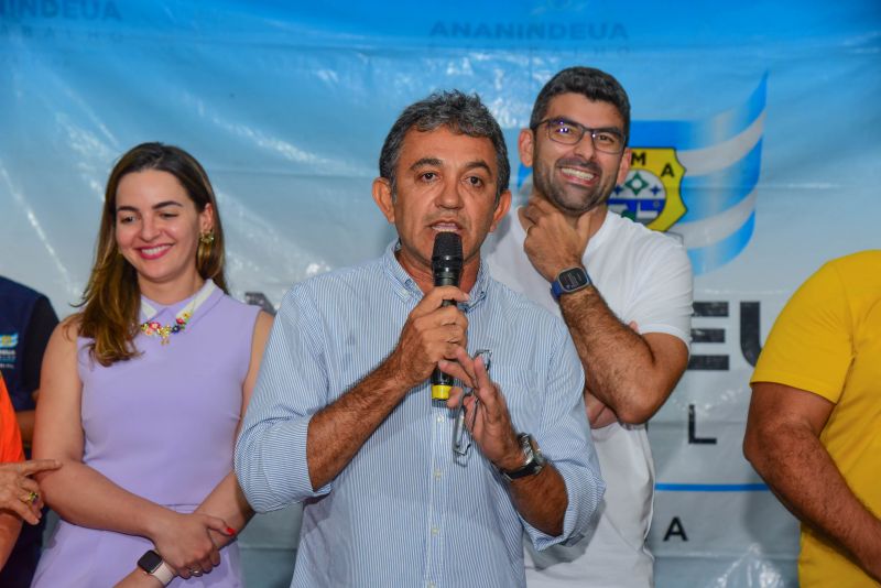 Entrega de Títulos de Propriedade no Conjunto Antônio Queiroz no Bairro do 40 Horas