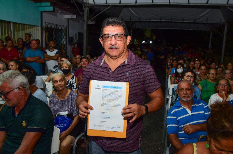 Entrega de Títulos de Propriedade no Conjunto Antônio Queiroz no Bairro do 40 Horas