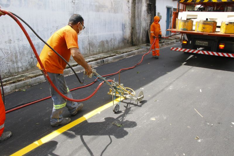 Sinalização da rua Cabo Nere na Estrada do Maguari, bairro Centro