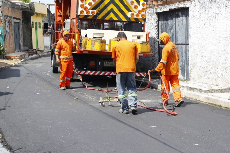 Sinalização da rua Cabo Nere na Estrada do Maguari, bairro Centro