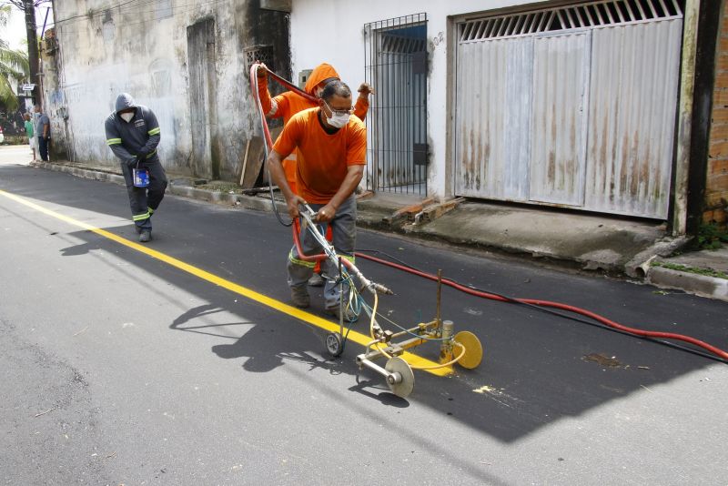 Sinalização da rua Cabo Nere na Estrada do Maguari, bairro Centro