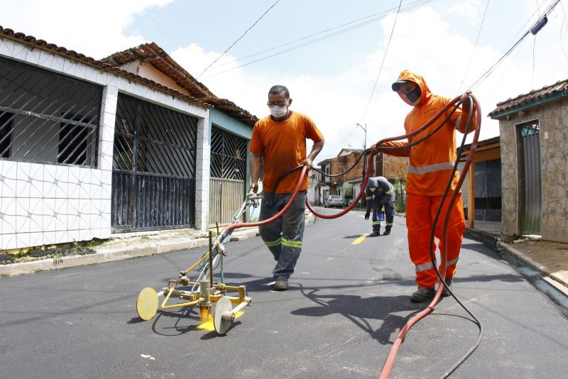 Sinalização da rua Cabo Nere na Estrada do Maguari, bairro Centro