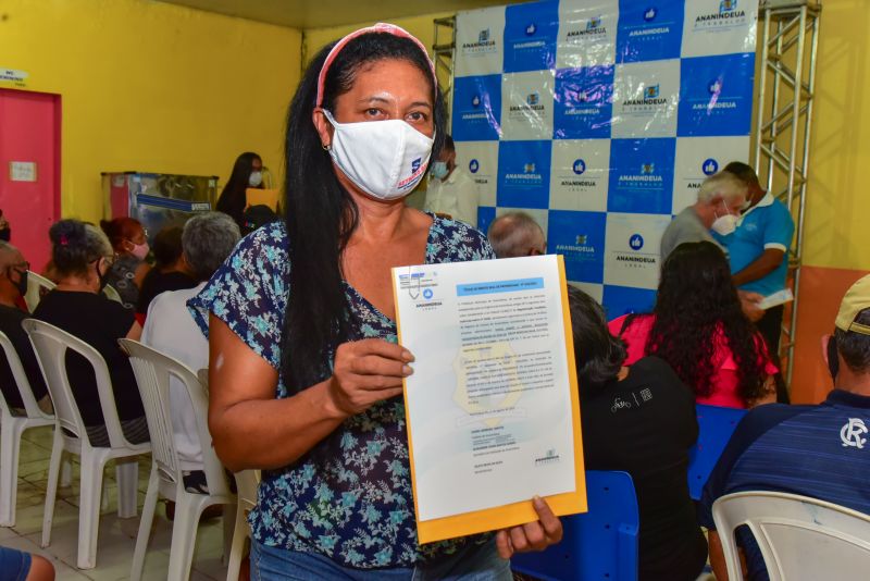 Entrega de Títulos de Posse aos Moradores da Arterial 5A e 5B. Bairro Coqueiro