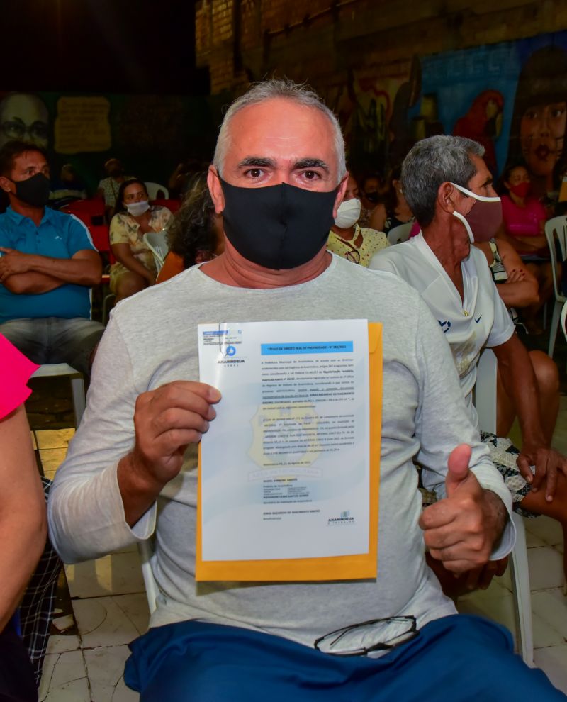 Entrega de Títulos de Posse aos Moradores da Arterial 5A e 5B. Bairro Coqueiro