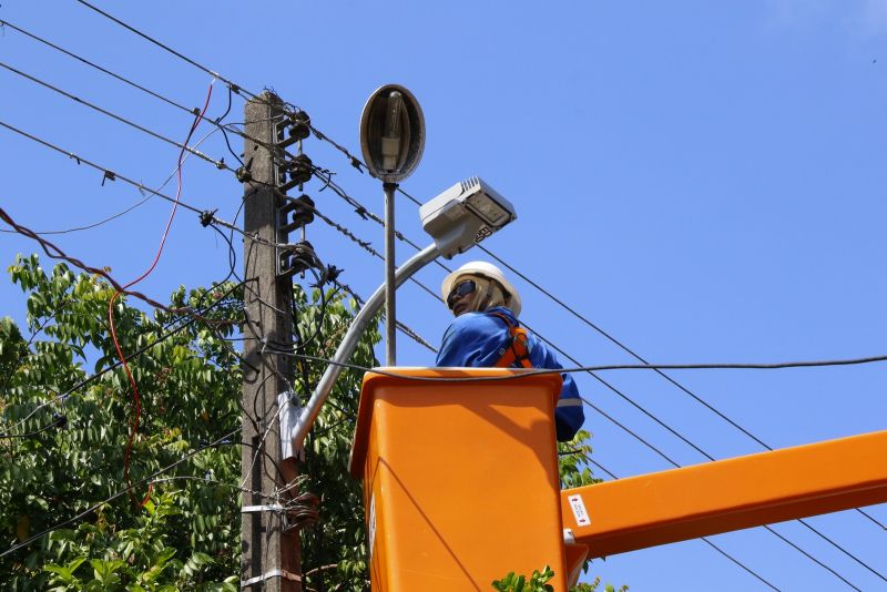 Troca de Iluminação Pública em Led na Alameda Edna no bairro Pedreirinha