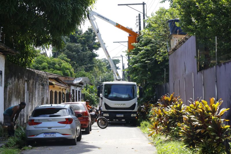 Troca de Iluminação Pública em Led na Alameda Edna no bairro Pedreirinha