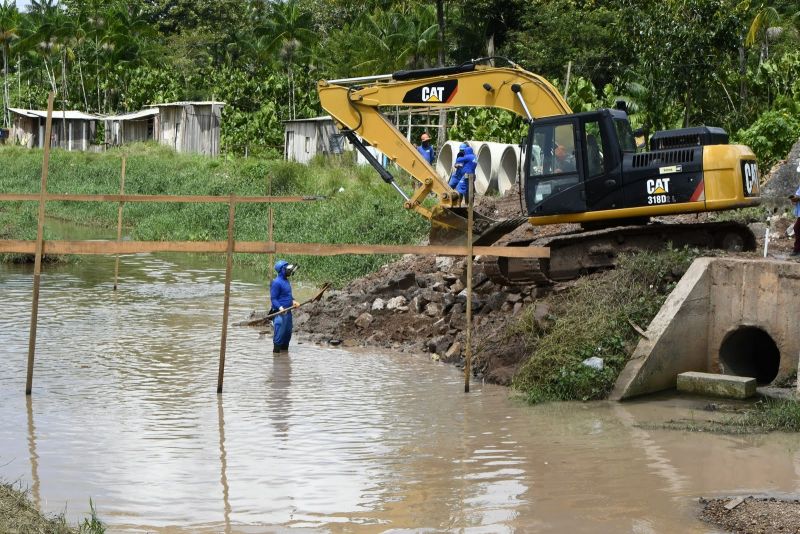 Obras no Trecho do Canal das Toras com a rua 2 de Junho