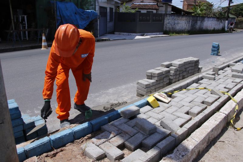 Colocação de Bloquetes na Avenida Milton Taveira no Guajara I