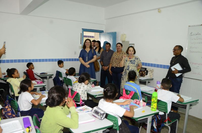 Secretária de Educação Leila Freire e a Consulesa de Portugal visitam as escolas Carlos Marighella e Laércio Barbalho