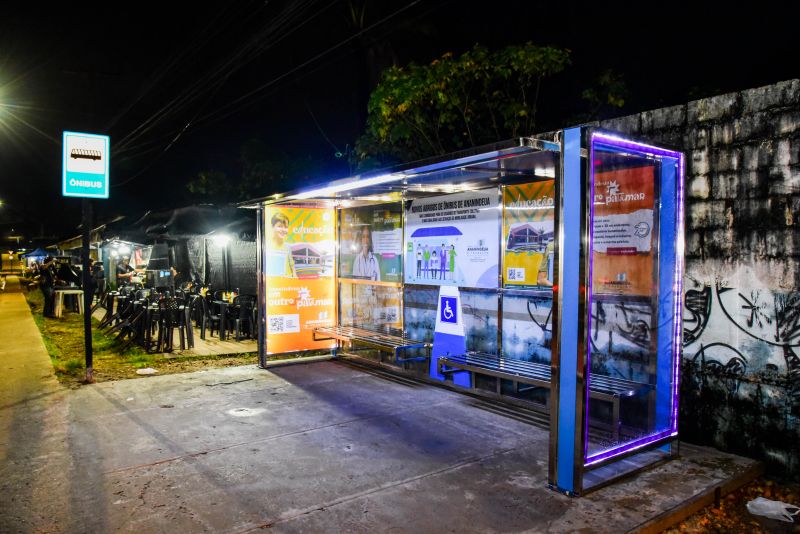 Abrigo de Ônibus com Iluminação Em Led na Avenida Cláudio Sanders