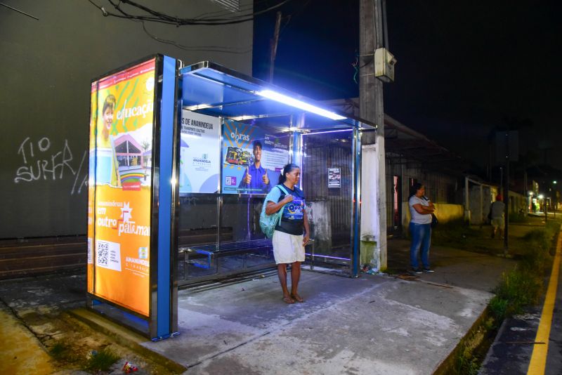 Abrigo de Ônibus com Iluminação Em Led na Avenida Cláudio Sanders