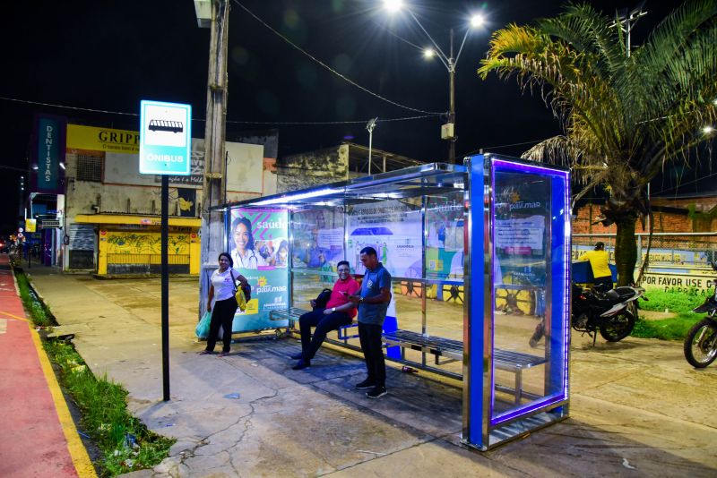 Abrigo de Ônibus com Iluminação Em Led na Avenida Cláudio Sanders