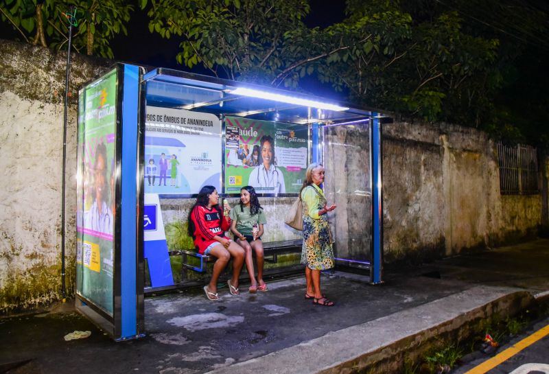 Abrigo de Ônibus com Iluminação Em Led na Avenida Cláudio Sanders