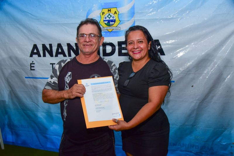 Entrega de Títulos de Propriedade na Comunidade Helder Barbalho, bairro Maguari