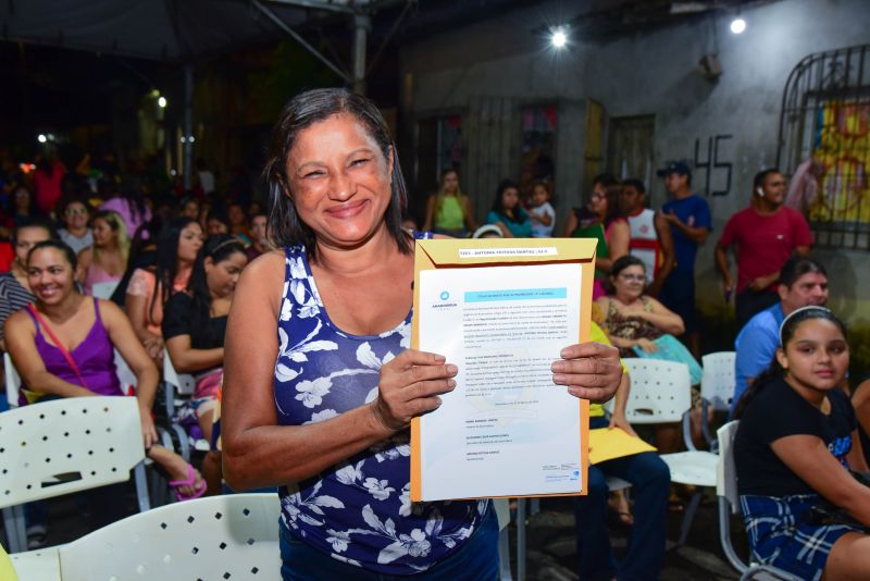 Entrega de Títulos de Propriedade na Comunidade Helder Barbalho, bairro Maguari