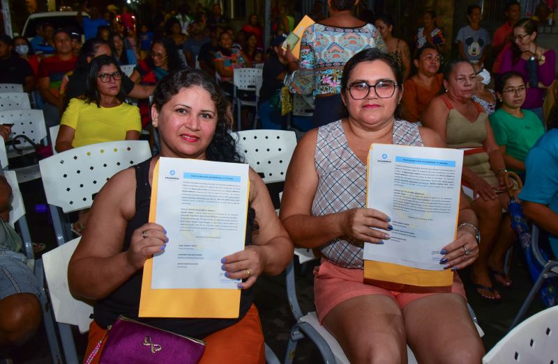 Entrega de Títulos de Propriedade na Comunidade Helder Barbalho, bairro Maguari