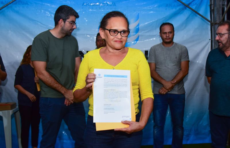 Entrega de Títulos de Propriedade na Comunidade Helder Barbalho, bairro Maguari