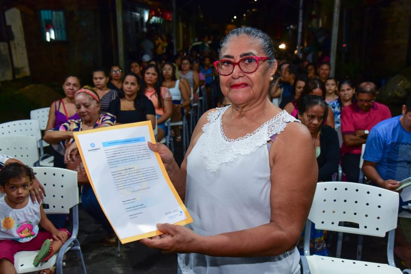 Entrega de Títulos de Propriedade na Comunidade Helder Barbalho, bairro Maguari