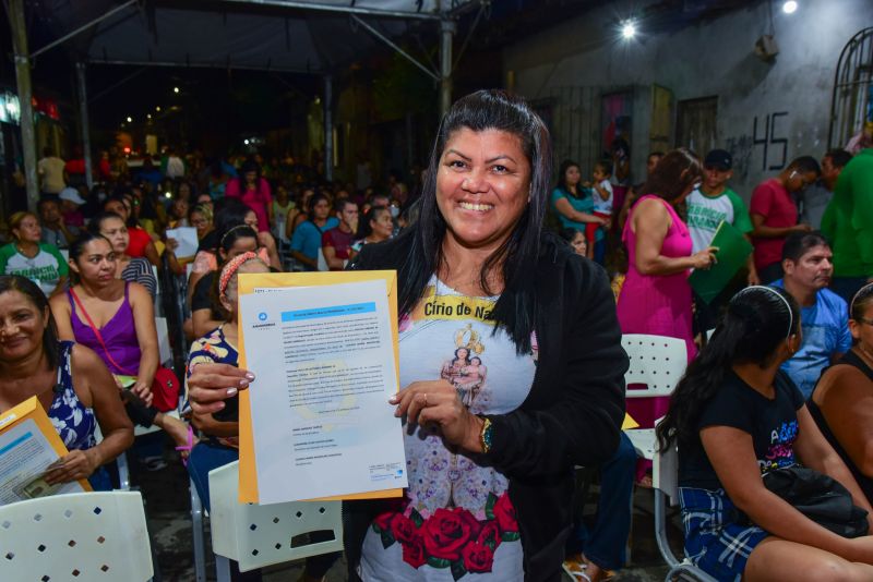 Entrega de Títulos de Propriedade na Comunidade Helder Barbalho, bairro Maguari