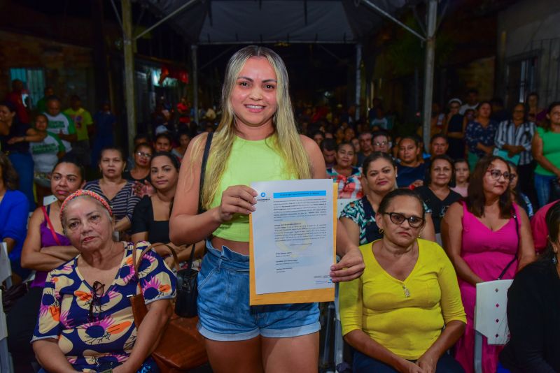 Entrega de Títulos de Propriedade na Comunidade Helder Barbalho, bairro Maguari