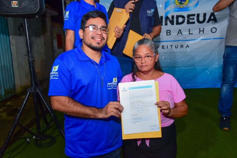 Entrega de Títulos de Propriedade na Comunidade Helder Barbalho, bairro Maguari